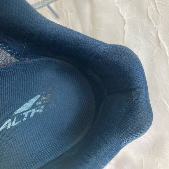 Women’s Altra Lone Peak size 8.5 blue - Picture 8 of 9